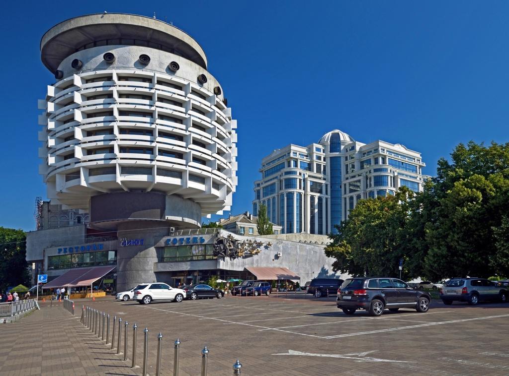 Salute Hotel Kiev Ngoại thất bức ảnh