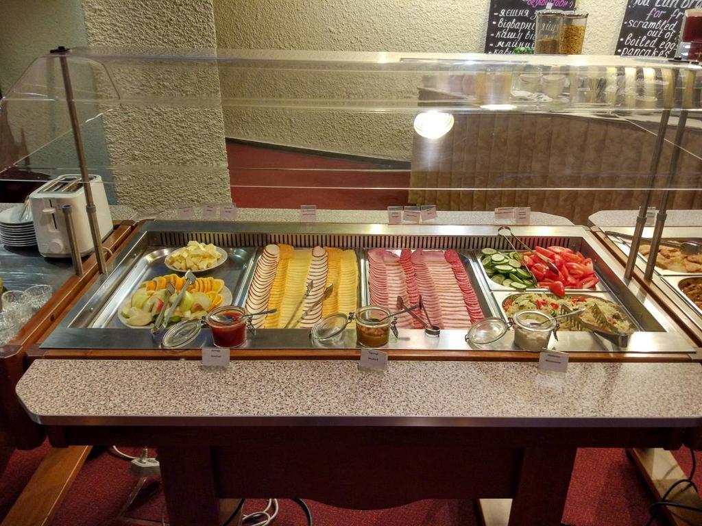 Salute Hotel Kiev Ngoại thất bức ảnh