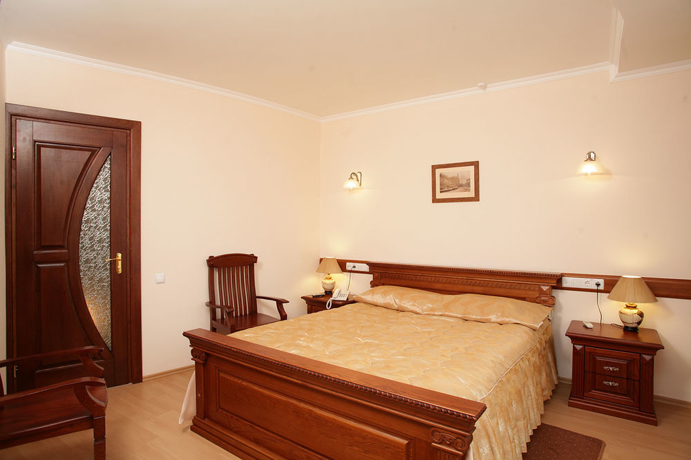 Salute Hotel Kiev Ngoại thất bức ảnh