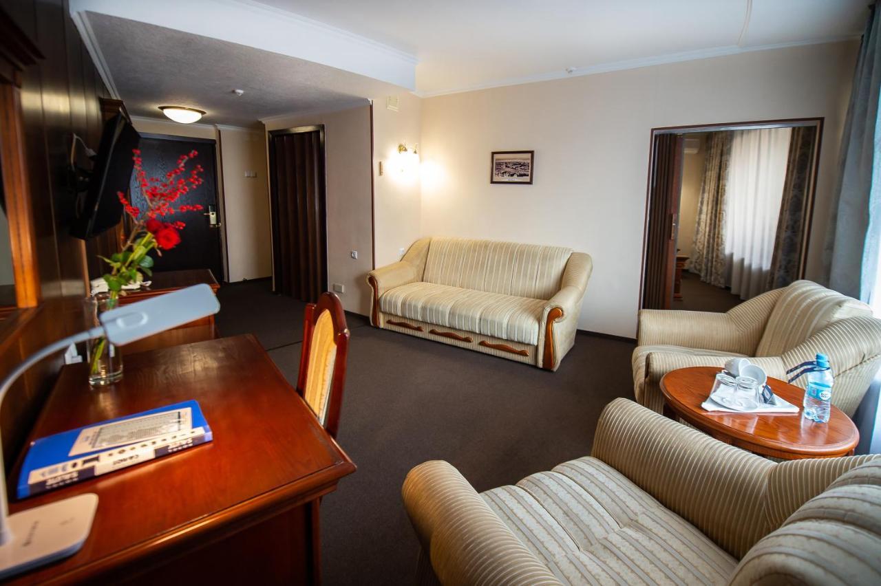 Salute Hotel Kiev Ngoại thất bức ảnh