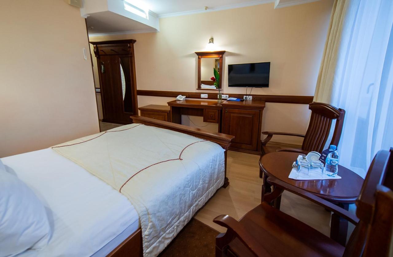 Salute Hotel Kiev Ngoại thất bức ảnh