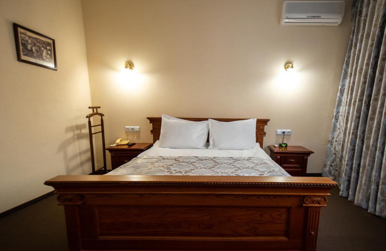 Salute Hotel Kiev Ngoại thất bức ảnh