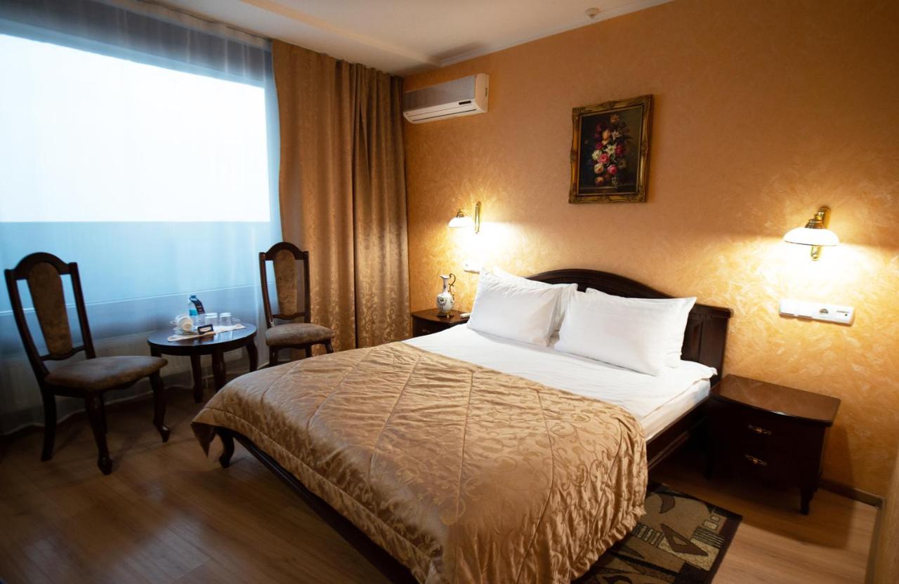 Salute Hotel Kiev Ngoại thất bức ảnh